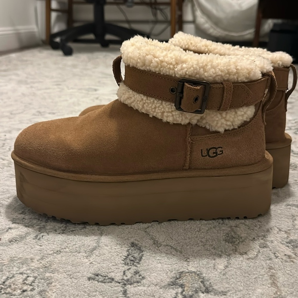 Ugg Ultra Mini Belted Roller